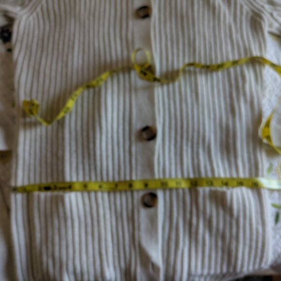 Carolyn Taylor cream acrylic long cardigan w/ buttons Sz M - Picture 5 of 6